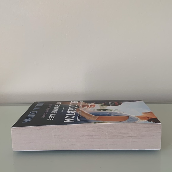 Paperback Bridgerton Book It’s In His Kiss By Julia Quinn Historical Romance - Picture 6 of 7